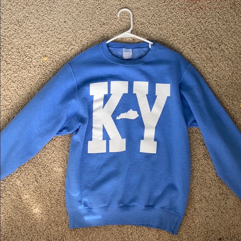 Women’s blue Kentucky pull over.